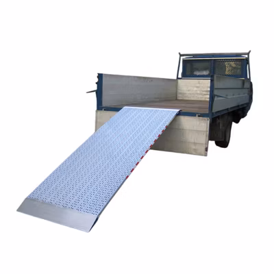 Rampe 1500mm – Largeur 815mm – Hauteur à franchir 450mm – Charge max 2900kg pour empattement 1000mm – Prix unitaire – M030B2/15/4