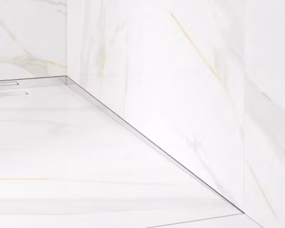 Profil latéral droit incliné Ilcom en acier inoxydable Argent satiné Argent poli – 12mm x 1200mm x 0,65 ep.
