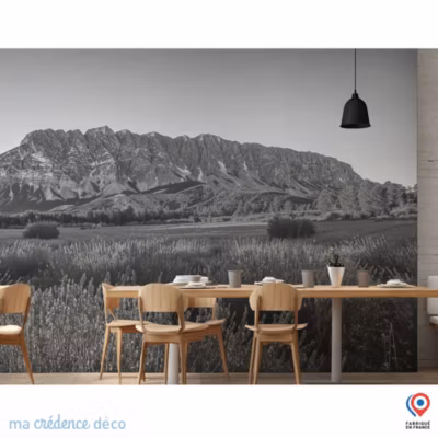 Papier peint Fleurs de lavande et montagen Sainte Victoire – Intissé – 200 cm – 280 cm – MaCrédenceDéco