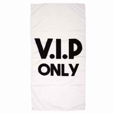 Drap de plage 70×140 cm en polyester KANEOHE modèle « VIP Only » blanc et noir