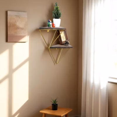Etagère murale en bois et métal doré forme triangle SITIA