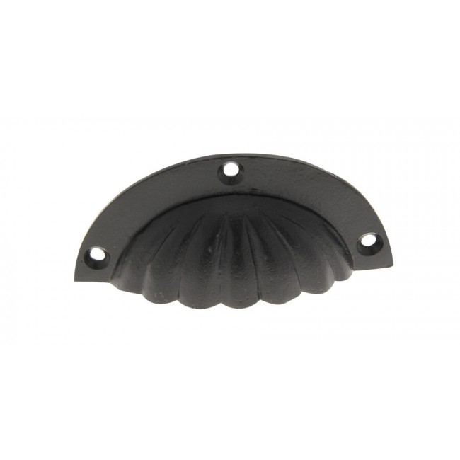Poignée de meuble coquille striée P0531 – entraxe 76 mm – noir mat CADAP